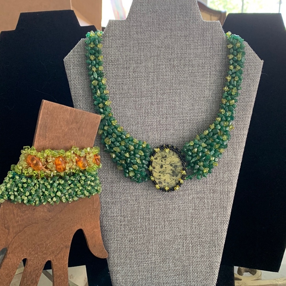 Natural Green Stone Chip Beaded Necklace (15-16”) & Two Bracelets (7” & 8”) LOOK